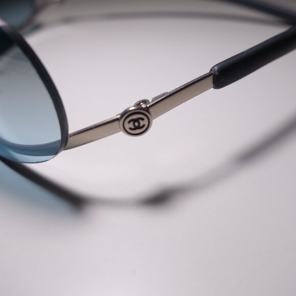 Vtg Chanel Blue Gradient Rimless Lens w/ Silver Metal & CC Logo Arm Sunglasses - Picture 7 of 16